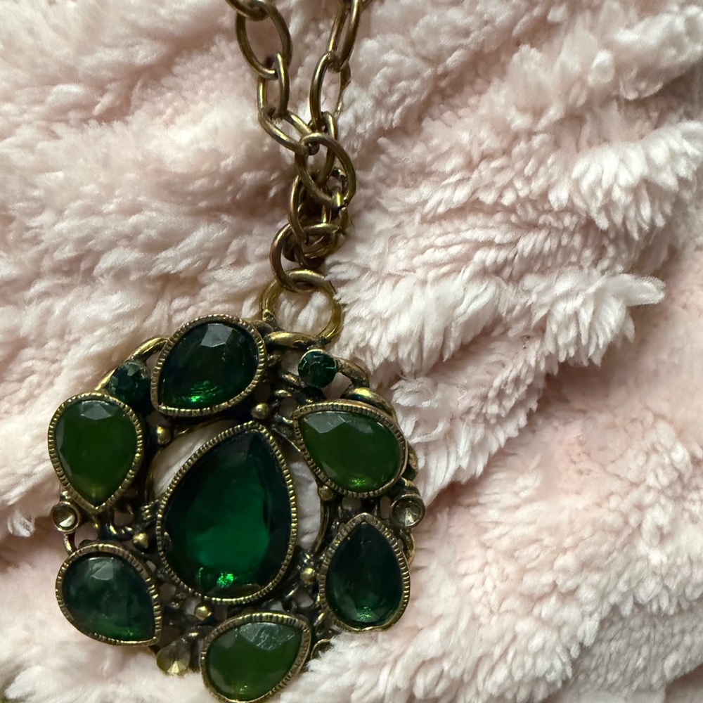 Elegant Green Pendant Necklace